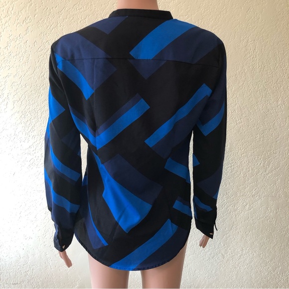 New York & Company Women’s Blue/Black Blouse Size M V-Neck Long Sleeves Shirt - Picture 2 of 16